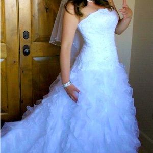 David’s Bridal Wedding Dress Ruffles Tulle Strapless Beaded Top Size 4